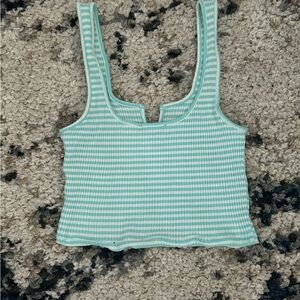 perfect cool color crop top for the summer